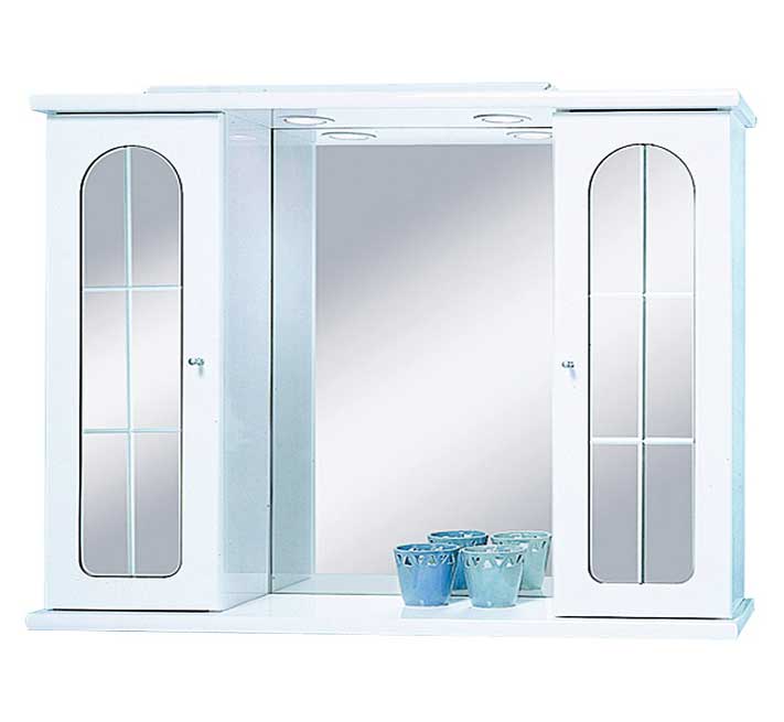 Badezimmer, Spiegelschrank bad bauhaus in einem Landhausstil mit Holzrahmen weiß lackiert.  