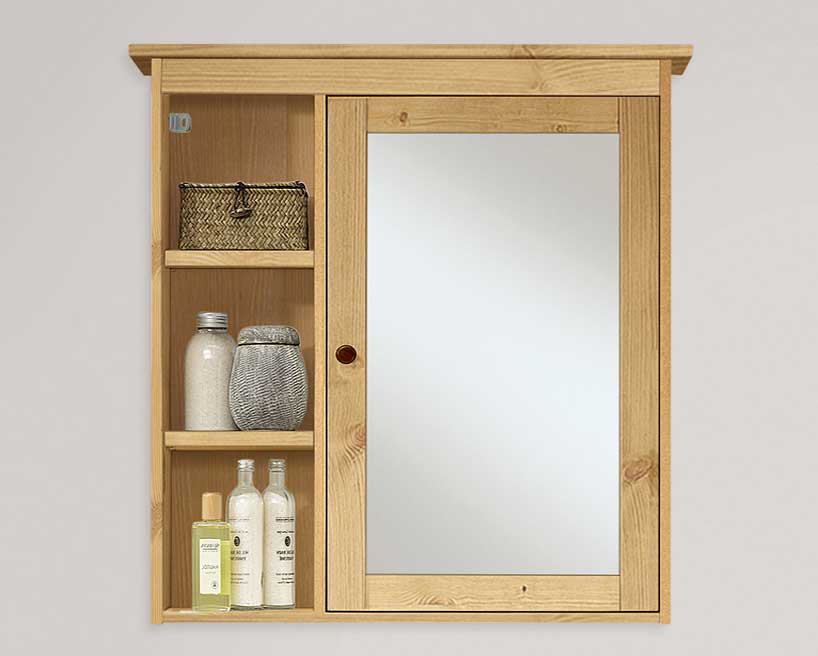 Badezimmer, Spiegelschrank bad holz eiche mit Griffe in der Tür und ein paar kleine Regale.  