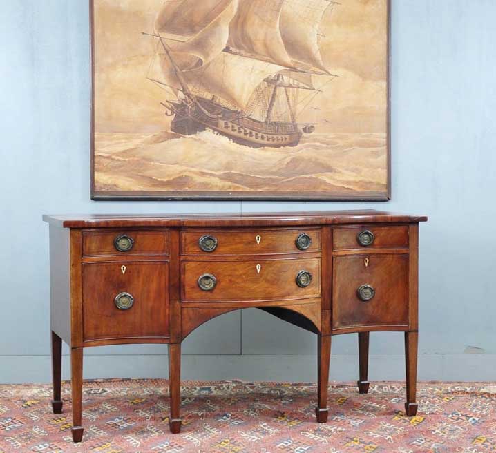 Schlafzimmer, Sideboard antik holz mit Schubladen und Aufbewahrung.  